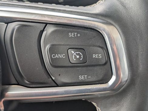 Used 2018 Jeep Wrangler Unlimited Sahara AWD/4WD image 13