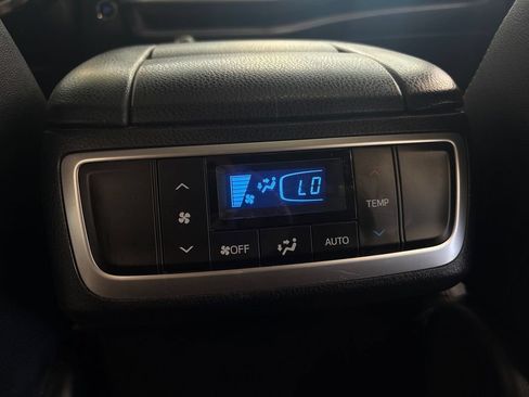 Used 2017 Toyota Highlander XLE AWD/4WD image 31