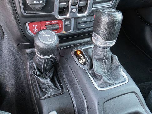 Used 2025 Jeep Wrangler Unlimited Sport AWD/4WD image 18