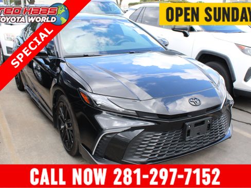 Used 2026 Toyota Camry SE FWD image 1