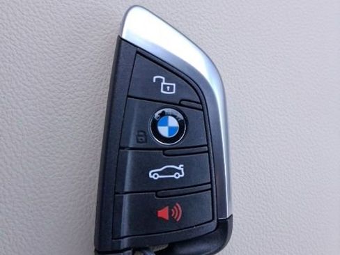 New 2026 BMW 330i Sedan w/ Premium Package RWD image 22
