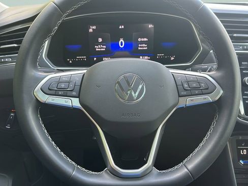 Used 2023 Volkswagen Tiguan SE w/ Panoramic Sunroof Package image 29