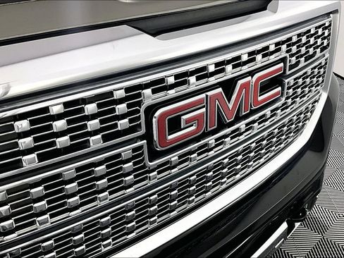 Used 2016 GMC Sierra 1500 Denali w/ Enhanced Driver Alert Package AWD/4WD image 30