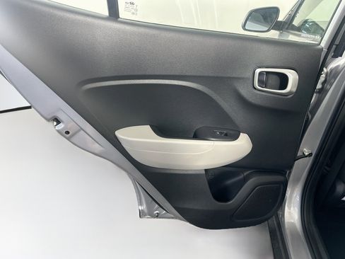 Used 2025 Hyundai Venue SEL FWD image 26