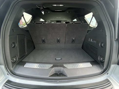 Used 2025 Chevrolet Tahoe Premier AWD/4WD image 12