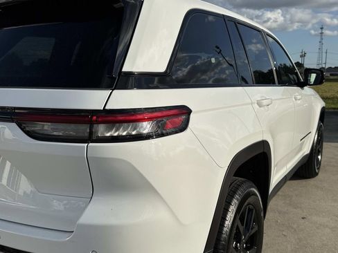 New 2025 Jeep Grand Cherokee Altitude image 13