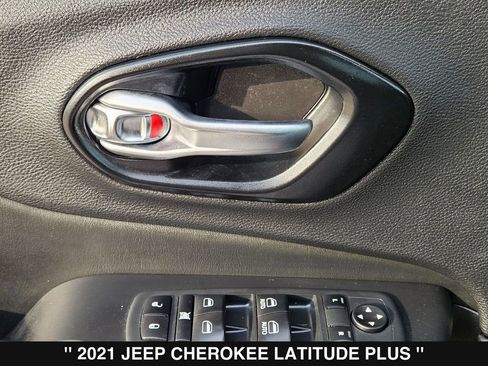 Used 2021 Jeep Cherokee Latitude Plus AWD/4WD image 15