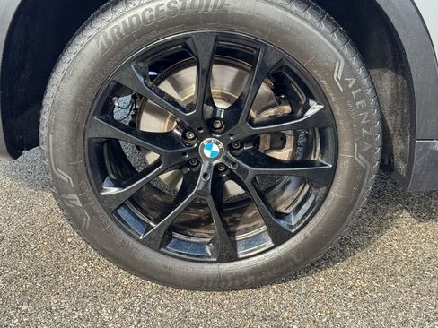 Used 2024 BMW X5 xDrive40i w/ Premium Package image 9