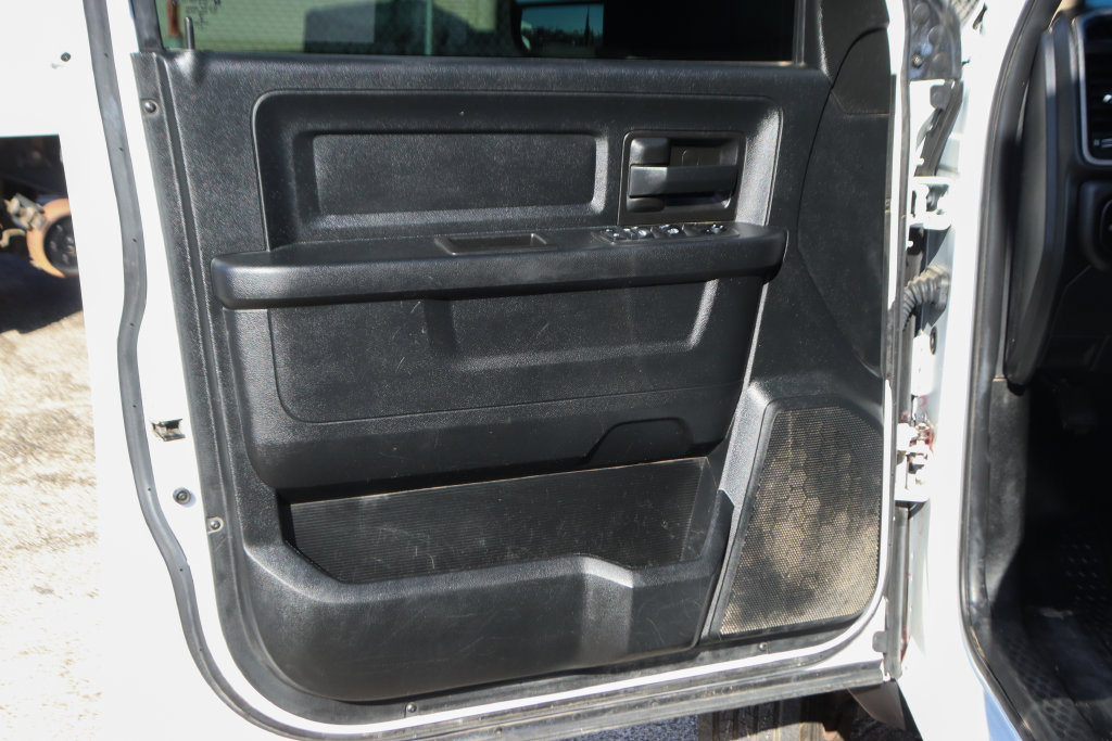 Used 2020 RAM 5500 Tradesman w/ Chrome Appearance Group AWD/4WD image 18