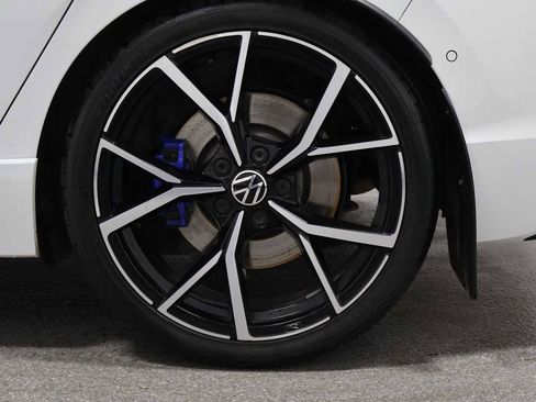 Used 2023 Volkswagen Golf R image 36