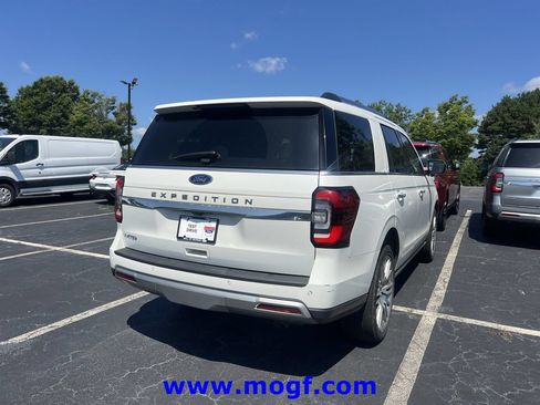 Used 2023 Ford Expedition Limited AWD/4WD image 3