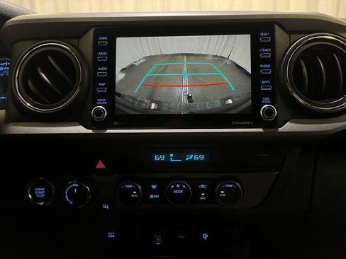 Certified 2021 Toyota Tacoma TRD Off-Road AWD/4WD image 19