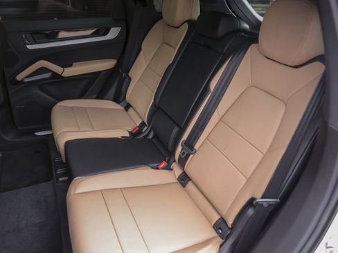 New 2026 Porsche Cayenne AWD/4WD image 32