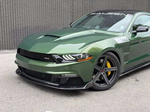 Used 2022 Ford Mustang GT Premium w/ Black Accent Package RWD image 2