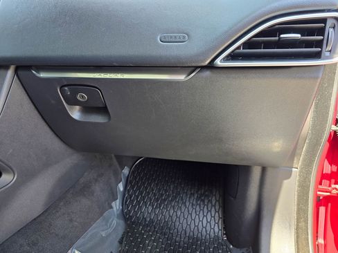 Used 2019 Jaguar F-PACE Premium image 43