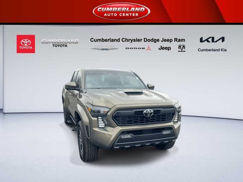 Used 2025 Toyota Tacoma TRD Sport w/ TRD Sport Premium Package image 3