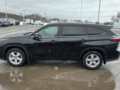 Used 2023 Toyota Highlander LE