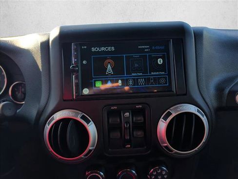 Used 2015 Jeep Wrangler Unlimited Sahara w/ Connectivity Group AWD/4WD image 15