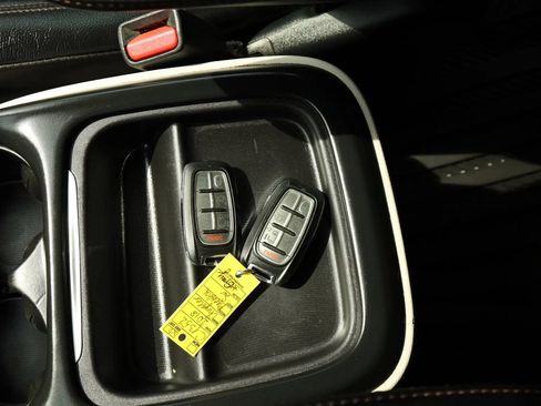 Used 2018 Chrysler Pacifica Touring-L FWD image 29