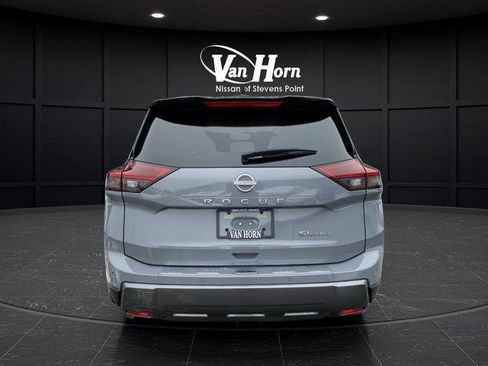 Used 2025 Nissan Rogue SL w/ SL Premium Package image 14