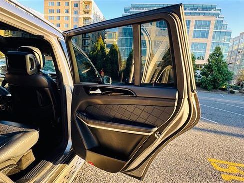 Used 2014 Mercedes-Benz GL 550 4MATIC image 23