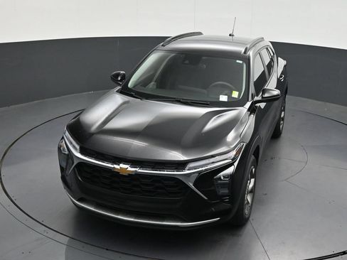 Used 2025 Chevrolet Trax LT FWD image 22