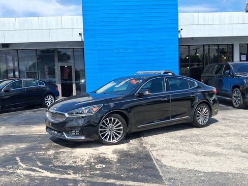 Used 2017 Kia Cadenza Technology FWD image 2
