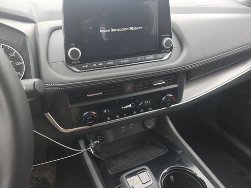 Certified 2025 Nissan Rogue SV image 15