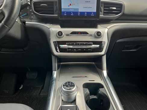 Used 2021 Ford Explorer XLT w/ Equipment Group 202A AWD/4WD image 12