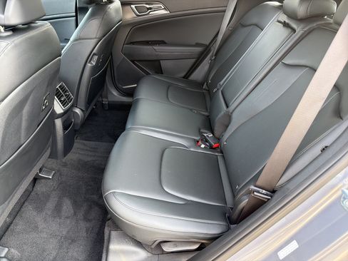 Used 2025 Kia Sportage EX w/ Premium Package FWD image 19
