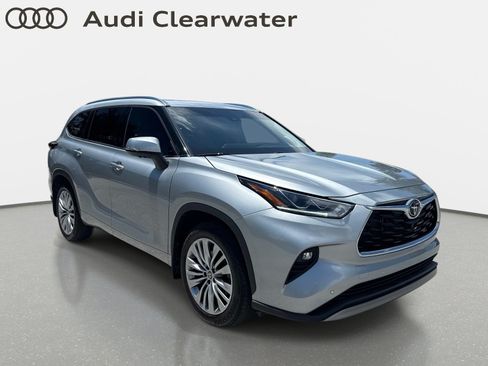 Used 2025 Toyota Highlander Platinum AWD/4WD image 6