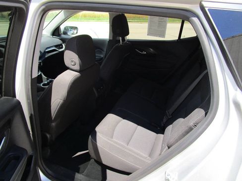 Used 2022 GMC Terrain SLE w/ Driver Convenience Package FWD image 9