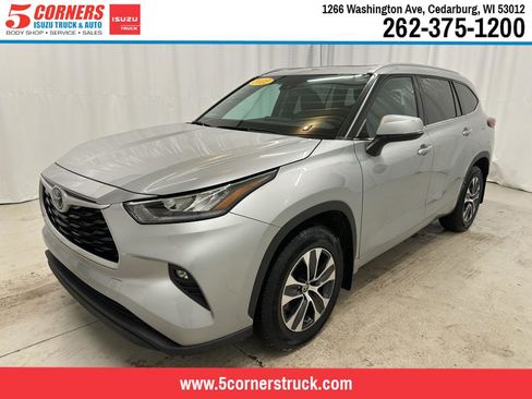 Used 2022 Toyota Highlander XLE image 1