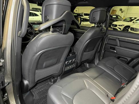 Used 2025 Land Rover Defender 110 X-Dynamic SE image 18