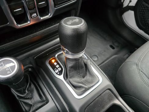 Used 2020 Jeep Wrangler Unlimited Sport S image 33