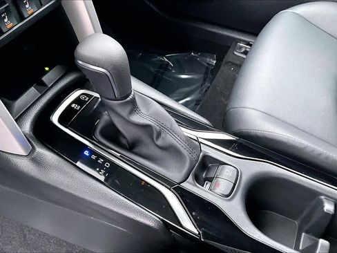 Used 2025 Toyota Corolla Cross XLE image 16