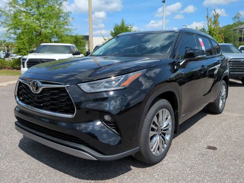 New 2026 Toyota Highlander Platinum AWD/4WD image 2