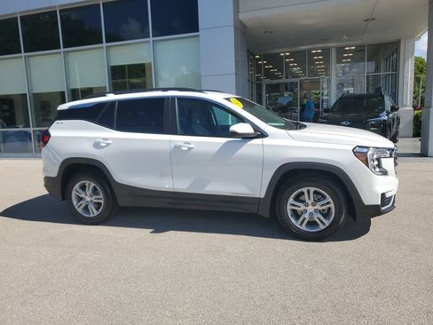 Used 2023 GMC Terrain SLE w/ Driver Convenience Package FWD image 6