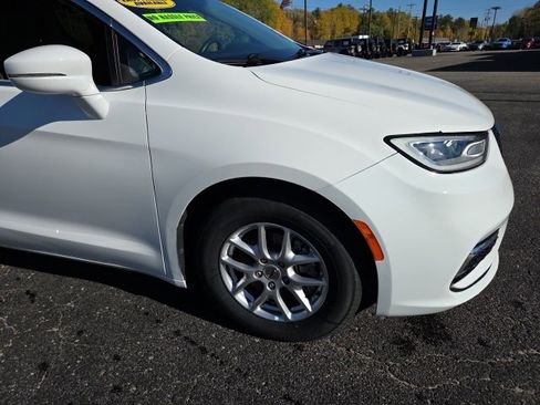 Used 2022 Chrysler Pacifica Touring-L image 76