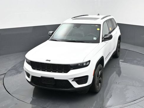Used 2023 Jeep Grand Cherokee Altitude AWD/4WD image 22