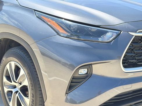 Used 2023 Toyota Highlander XLE AWD/4WD image 10