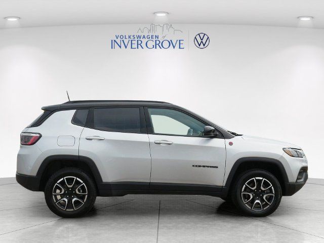Used 2024 Jeep Compass Trailhawk AWD/4WD image 8