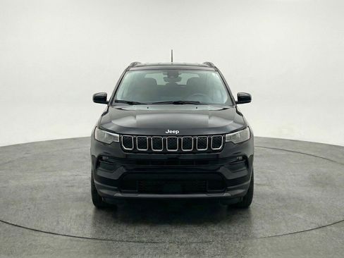 Used 2025 Jeep Compass Latitude AWD/4WD image 2