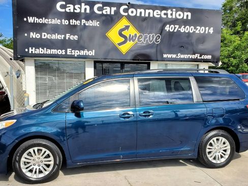 Used 2012 Toyota Sienna XLE image 10