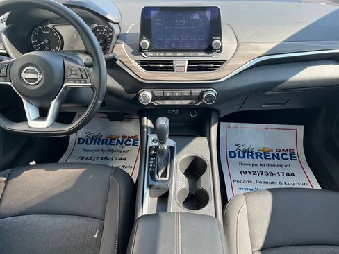 Used 2025 Nissan Altima 2.5 SV FWD image 10
