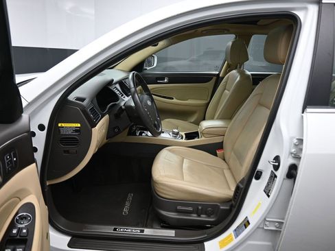 Used 2011 Hyundai Genesis 4.6 image 13