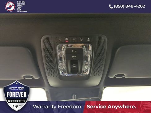 Used 2023 Mercedes-Benz GLB 250 4MATIC w/ Premium Package image 26