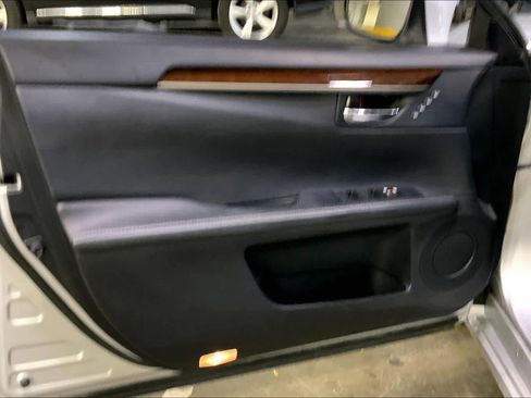 Used 2013 Lexus ES 350 4dr Sdn image 21