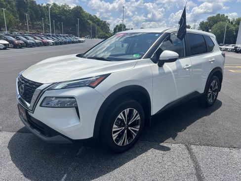 Used 2023 Nissan Rogue SV image 5