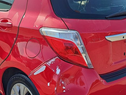 Used 2012 Toyota Yaris L image 32